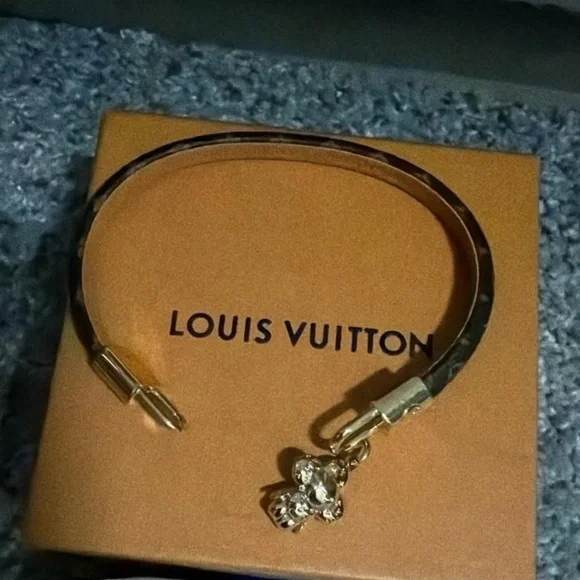 Louis Vuitton Vivian Charm Bracelet. - Picture 5 of 8